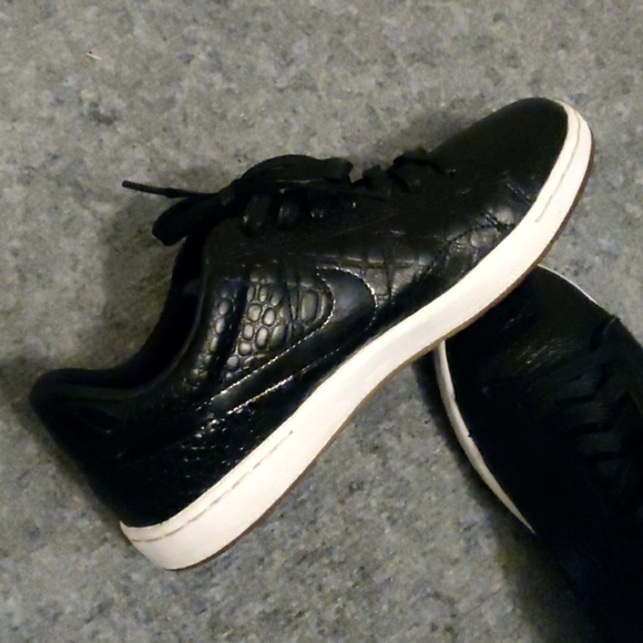 ***SOLD!!*** NIKE Croc-skin Classic Ultra Sneakers (EUC!) - Picture 2 of 7